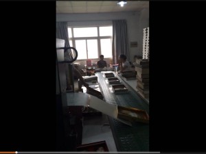 天地蓋成型機(jī)-大盒子制作現(xiàn)場
